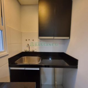 Apto Mobiliado com 55m², 2 dormitórios, 1 vaga, no bairro Cinqüentenário em Caxias do Sul para Alugar