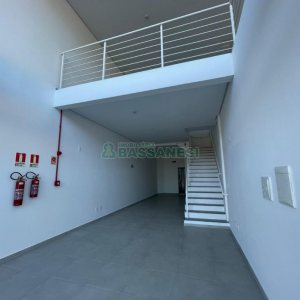 Loja com 109m², no bairro Desvio Rizzo em Caxias do Sul para Alugar