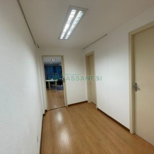 Sala com 60m², 3 vagas, no bairro Centro em Caxias do Sul para Comprar