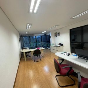 Sala com 60m², 3 vagas, no bairro Centro em Caxias do Sul para Comprar