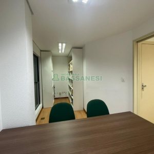 Sala com 60m², 3 vagas, no bairro Centro em Caxias do Sul para Comprar