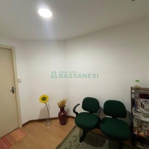 Sala com 60m², 3 vagas, no bairro Centro em Caxias do Sul para Comprar