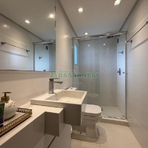 Apto Mobiliado com 82m², 2 dormitórios, 2 vagas, no bairro Vila Horn em Caxias do Sul para Alugar