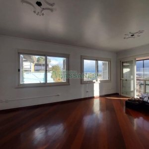 Casa com 337m², 3 dormitórios, 4 vagas, no bairro Planalto em Caxias do Sul para Comprar