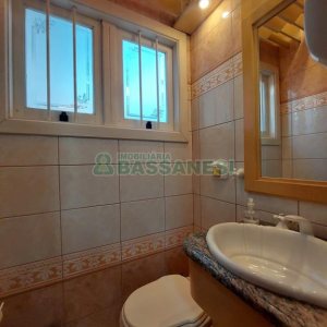 Casa com 337m², 3 dormitórios, 4 vagas, no bairro Planalto em Caxias do Sul para Comprar