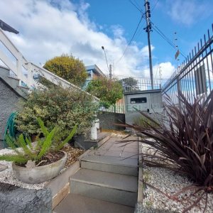 Casa com 337m², 3 dormitórios, 4 vagas, no bairro Planalto em Caxias do Sul para Comprar