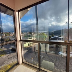 Casa com 337m², 3 dormitórios, 4 vagas, no bairro Planalto em Caxias do Sul para Comprar