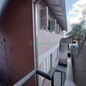 Casa com 337m², 3 dormitórios, 4 vagas, no bairro Planalto em Caxias do Sul para Comprar
