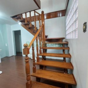 Casa com 337m², 3 dormitórios, 4 vagas, no bairro Planalto em Caxias do Sul para Comprar
