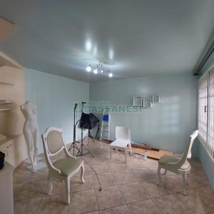 Casa com 337m², 3 dormitórios, 4 vagas, no bairro Planalto em Caxias do Sul para Comprar