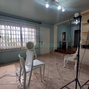 Casa com 337m², 3 dormitórios, 4 vagas, no bairro Planalto em Caxias do Sul para Comprar