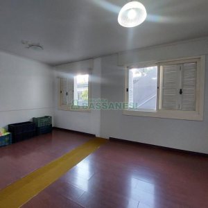 Casa com 337m², 3 dormitórios, 4 vagas, no bairro Planalto em Caxias do Sul para Comprar