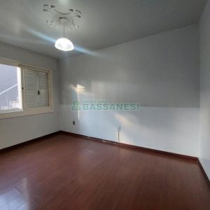 Casa com 337m², 3 dormitórios, 4 vagas, no bairro Planalto em Caxias do Sul para Comprar