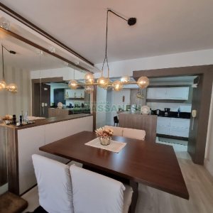 Apto Mobiliado com 90m², 2 dormitórios, 2 vagas, no bairro Cinqüentenário em Caxias do Sul para Alugar ou Comprar