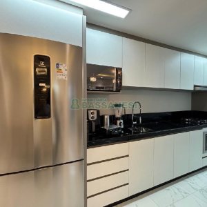 Apto Mobiliado com 55m², 2 dormitórios, 2 vagas, no bairro De Lazzer em Caxias do Sul para Alugar