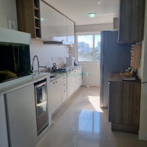 Apartamento com 80m², 2 dormitórios, 1 vaga, no bairro Charqueadas em Caxias do Sul para Comprar