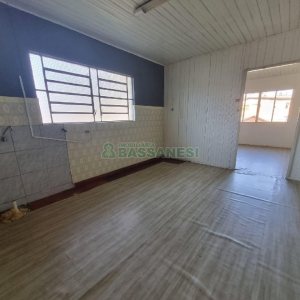 Casa com 70m², 3 dormitórios, 1 vaga, no bairro Ana Rech em Caxias do Sul para Alugar