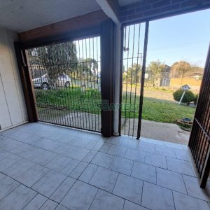 Casa com 70m², 3 dormitórios, 1 vaga, no bairro Ana Rech em Caxias do Sul para Alugar