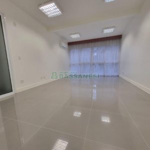Sala com 33m², no bairro Centro em Caxias do Sul para Alugar ou Comprar
