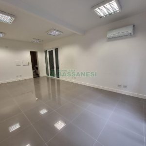 Sala com 33m², no bairro Centro em Caxias do Sul para Alugar ou Comprar