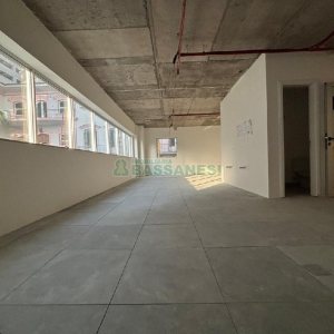 Sala com 67m², 2 vagas, no bairro Centro em Caxias do Sul para Alugar