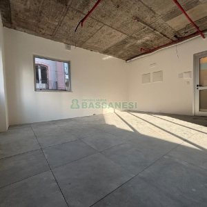 Sala com 67m², 2 vagas, no bairro Centro em Caxias do Sul para Alugar