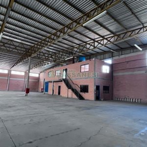 Pavilhão com 2032m², no bairro Ana Rech em Caxias do Sul para Alugar