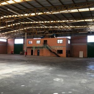 Pavilhão com 2032m², no bairro Ana Rech em Caxias do Sul para Alugar