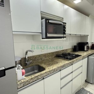Apartamento com 66m², 2 dormitórios, 1 vaga, no bairro Kayser em Caxias do Sul para Comprar