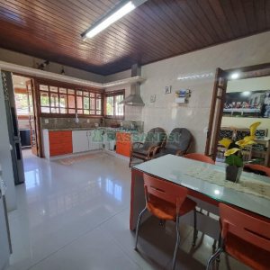 Casa Mobiliada com 150m², 3 dormitórios, 2 vagas, no bairro Cidade Nova em Caxias do Sul para Alugar ou Comprar
