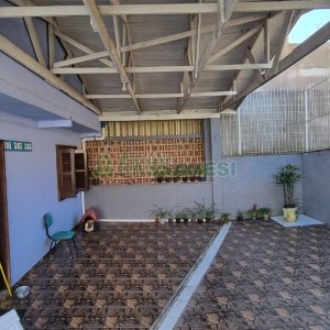 Casa com 213m², 3 dormitórios, 1 vaga, no bairro Planalto em Caxias do Sul para Comprar