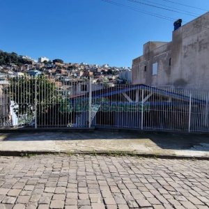 Casa com 213m², 3 dormitórios, 1 vaga, no bairro Planalto em Caxias do Sul para Comprar