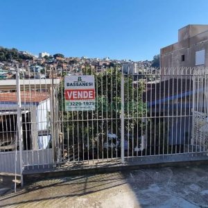 Casa com 213m², 3 dormitórios, 1 vaga, no bairro Planalto em Caxias do Sul para Comprar