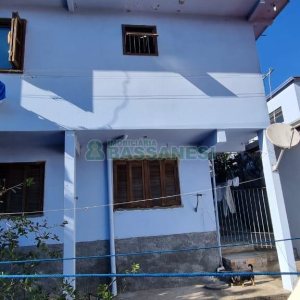 Casa com 213m², 3 dormitórios, 1 vaga, no bairro Planalto em Caxias do Sul para Comprar