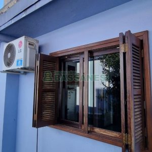 Casa com 213m², 3 dormitórios, 1 vaga, no bairro Planalto em Caxias do Sul para Comprar