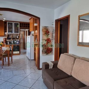 Casa com 213m², 3 dormitórios, 1 vaga, no bairro Planalto em Caxias do Sul para Comprar