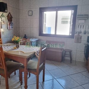 Casa com 213m², 3 dormitórios, 1 vaga, no bairro Planalto em Caxias do Sul para Comprar
