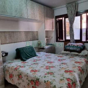 Casa com 213m², 3 dormitórios, 1 vaga, no bairro Planalto em Caxias do Sul para Comprar