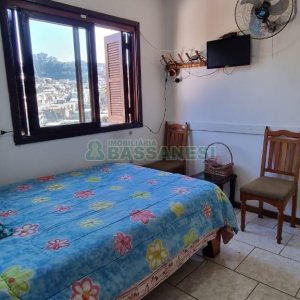 Casa com 213m², 3 dormitórios, 1 vaga, no bairro Planalto em Caxias do Sul para Comprar