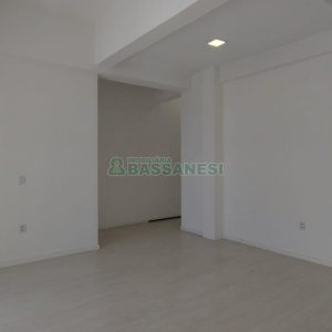 Loja com 98m², no bairro Diamantino em Caxias do Sul para Alugar