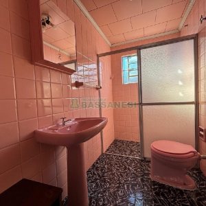 Casa com 98m², 2 dormitórios, no bairro Jardim América em Caxias do Sul para Alugar