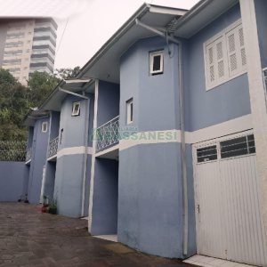 Sobrado com 86m², 3 dormitórios, 1 vaga, no bairro Cristo Redentor em Caxias do Sul para Comprar