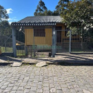 Casa com 63m², 3 dormitórios, 2 vagas, no bairro Charqueadas em Caxias do Sul para Comprar