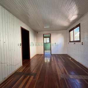 Casa com 63m², 3 dormitórios, 2 vagas, no bairro Charqueadas em Caxias do Sul para Comprar