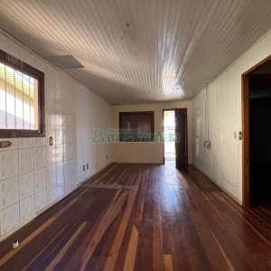 Casa com 63m², 3 dormitórios, 2 vagas, no bairro Charqueadas em Caxias do Sul para Comprar