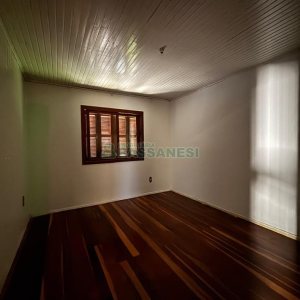 Casa com 63m², 3 dormitórios, 2 vagas, no bairro Charqueadas em Caxias do Sul para Comprar