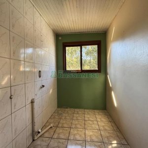 Casa com 63m², 3 dormitórios, 2 vagas, no bairro Charqueadas em Caxias do Sul para Comprar