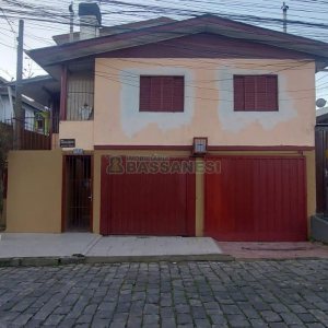 Casa com 88m², 3 dormitórios, 2 vagas, no bairro Cidade Nova em Caxias do Sul para Alugar