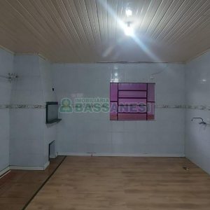 Casa com 88m², 3 dormitórios, 2 vagas, no bairro Cidade Nova em Caxias do Sul para Alugar