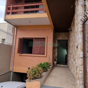 Casa com 342m², 3 dormitórios, 1 vaga, no bairro Cinqüentenário em Caxias do Sul para Comprar